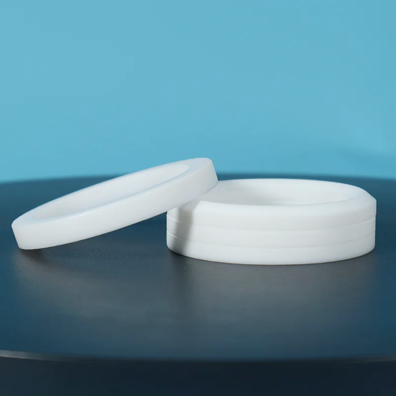 In che modo un set di baderne in PTFE migliora le prestazioni di tenuta in applicazioni impegnative?