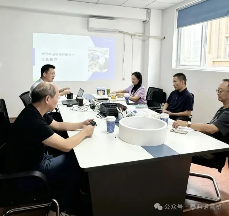 Il Dr. Zhong Mo, ex amministratore delegato di Bosch Rexroth Cina, visita Taifno